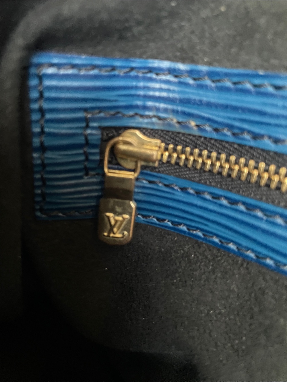 Louis Vuitton Blue and Green Epi Leather Drawstring Shoulder Bag - Picture 7 of 11